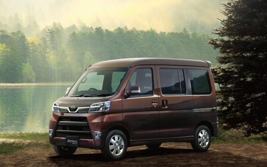  Daihatsu Atrai Wagon 2017 года  (фото 2 из 3)